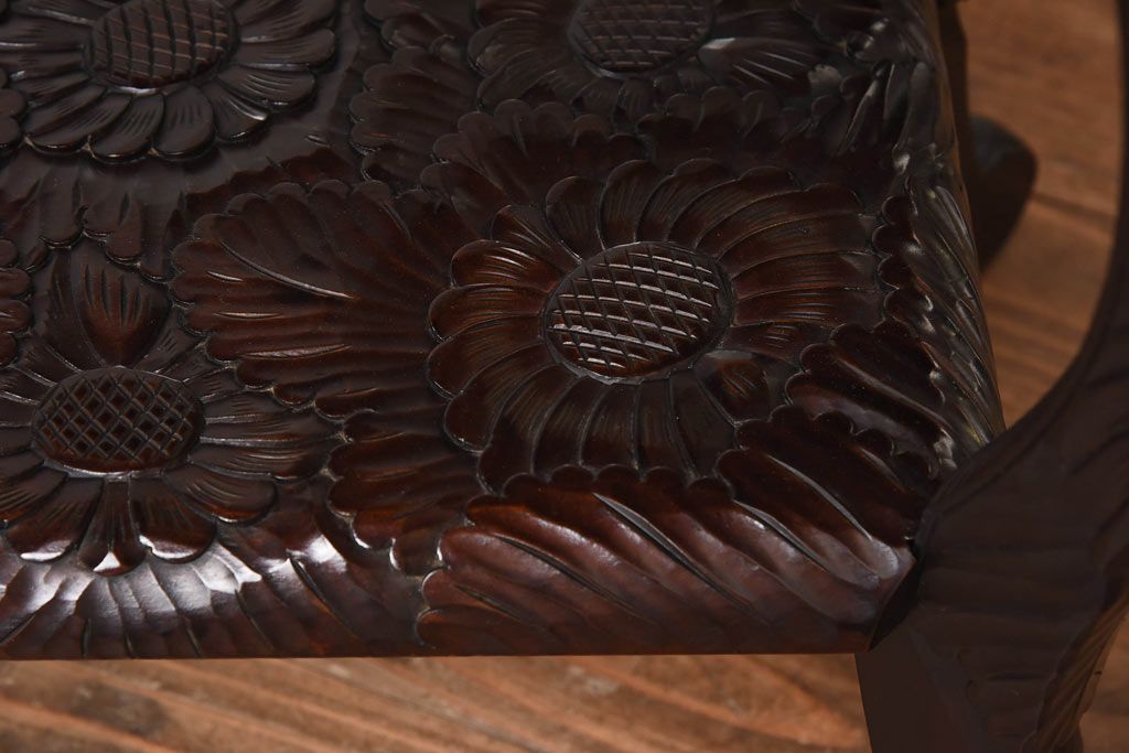アンティーク雑貨　中古　伝統工芸　日光彫り　おおらかな花の意匠が施されたサイドテーブル(花台、飾り台)(R-030374)