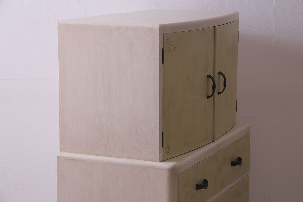 ペイント家具　リボンのような引き手がかわいらしいイギリスアンティークのチェスト(戸棚、キャビネット、引き出し)(R-030393)