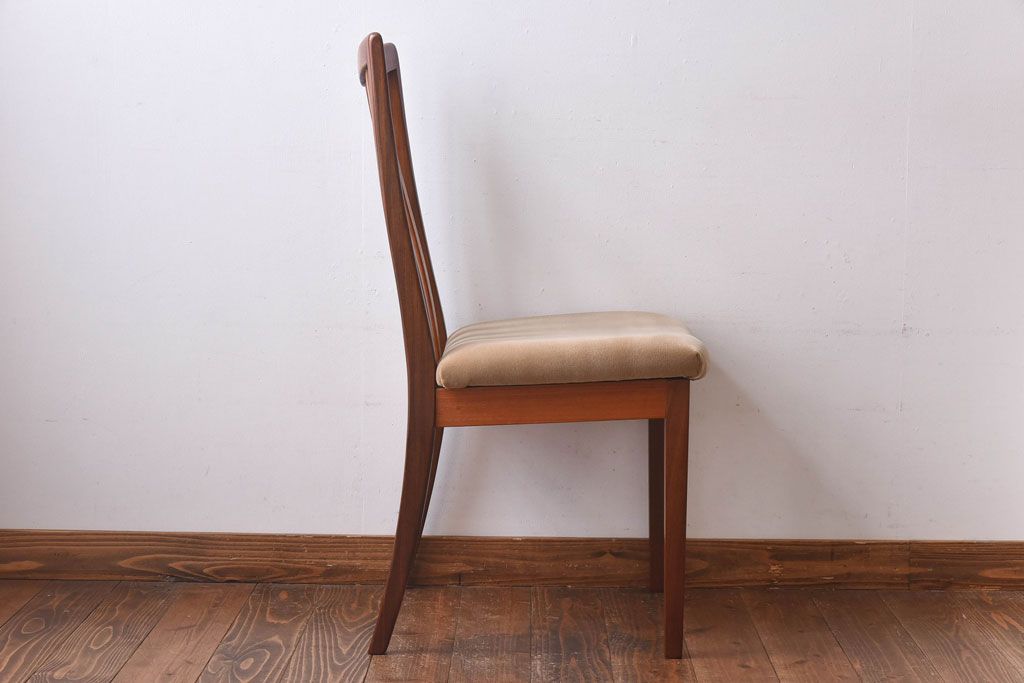 北欧家具　G-PLAN(ジープラン)　チーク材の温もり溢れるビンテージダイニングチェア(椅子)(R-030433)