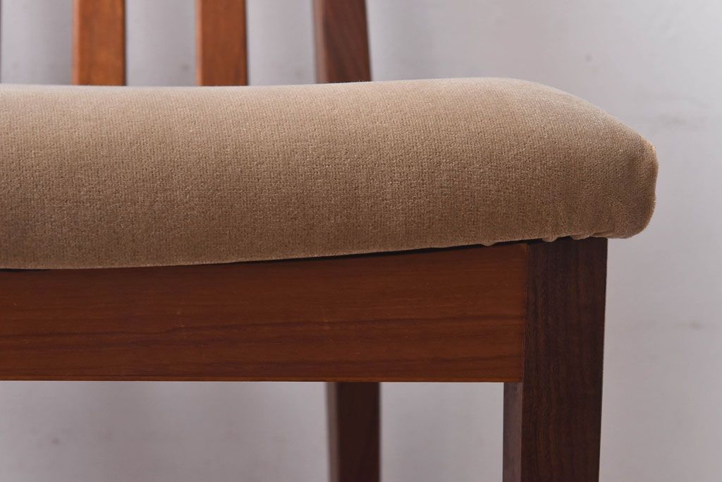 北欧家具　G-PLAN(ジープラン)　チーク材の温もり溢れるビンテージダイニングチェア(椅子)(2)(R-030435)