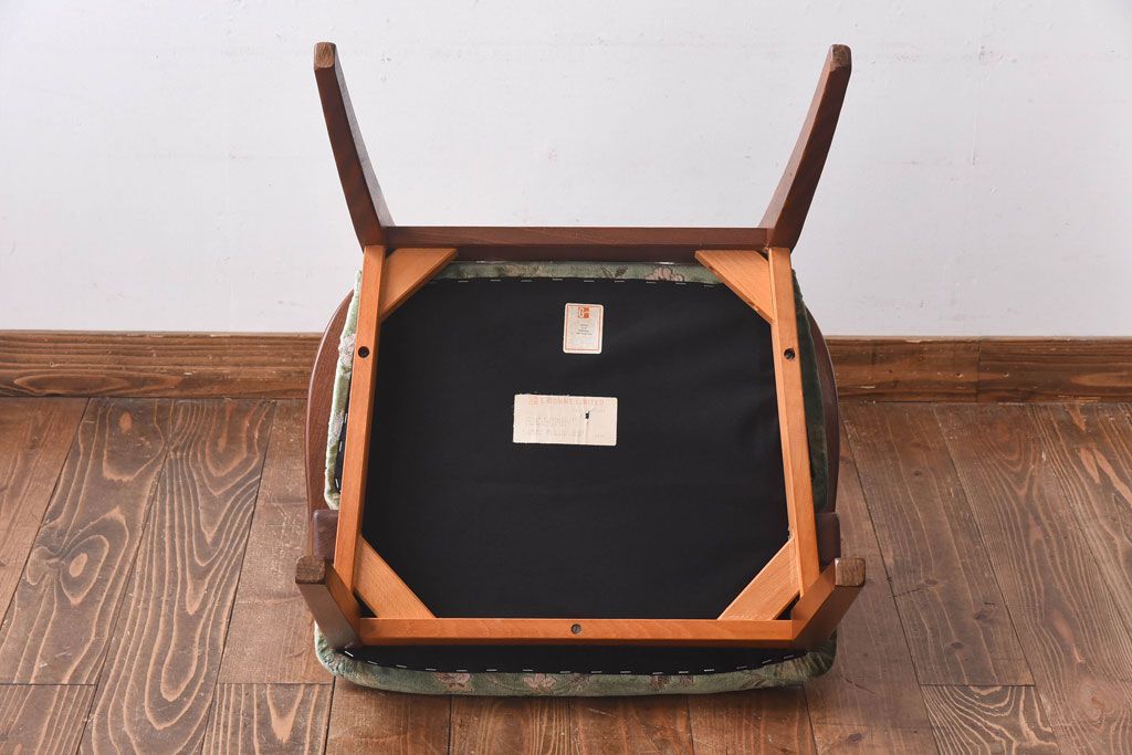 ヴィンテージ家具　北欧ビンテージ　G-PLAN(ジープラン)　洗練されたフォルムが美しいアームチェア(椅子、ダイニングチェア)(R-030436)