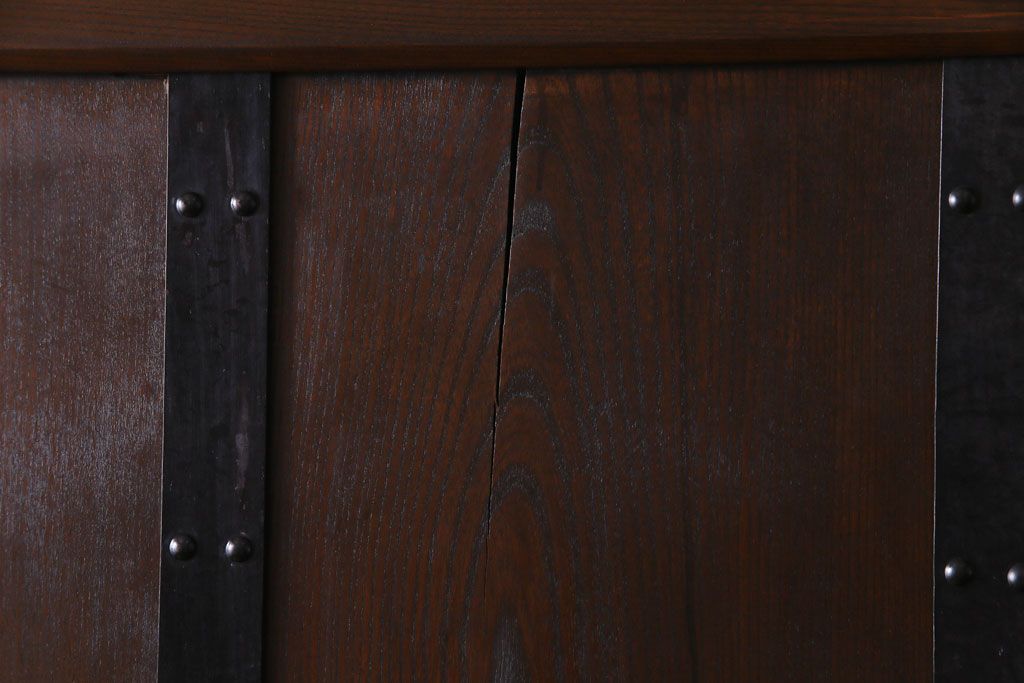 和製アンティーク　総栗材　縦に入った金具がかっこいい蔵戸(引き戸、建具、玄関戸)(R-030439)