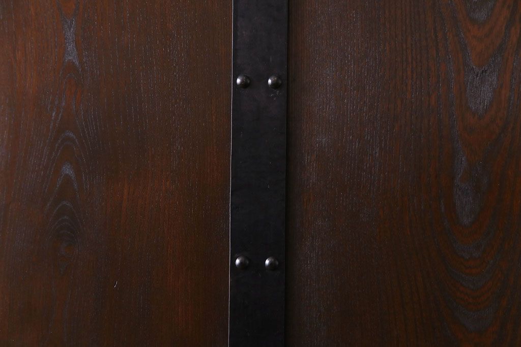 和製アンティーク　総栗材　縦に入った金具がかっこいい蔵戸(引き戸、建具、玄関戸)(R-030439)