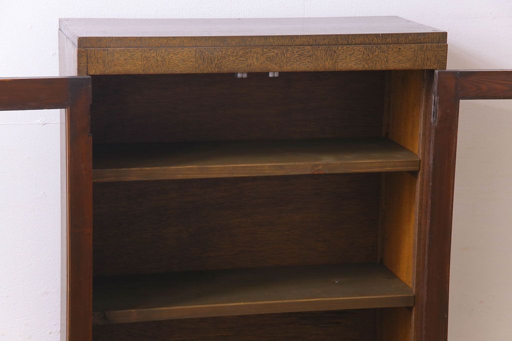 レトロ家具　レトロ　味わいのあるパーケット(寄木)が魅力の本箱(戸棚、収納棚、飾り棚)(R-030445)