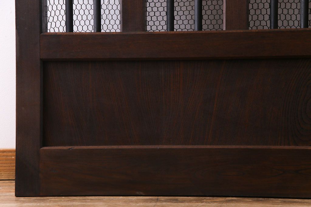 和製アンティーク　総ケヤキ材　重厚な佇まいが存在感を放つ鉄格子蔵戸(引き戸、建具、玄関戸)(R-030454)