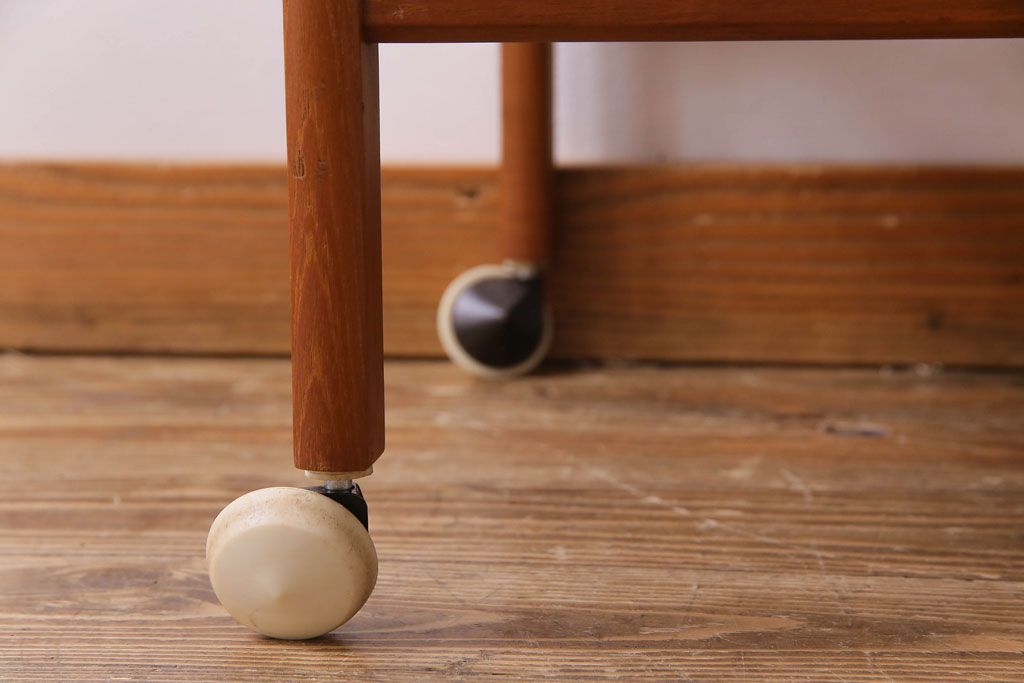ヴィンテージ家具 北欧ビンテージ チーク材の色合いが魅力的な引き出し