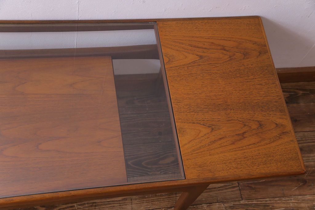 ヴィンテージ家具　北欧ビンテージ　G-PLAN(ジープラン)　ガラストップが格好良いレクタングルテーブル(センターテーブル、ローテーブル)(R-030468)