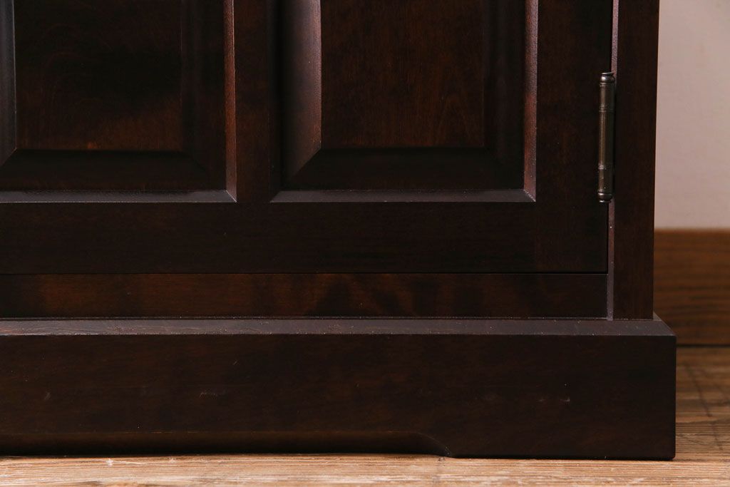 中古美品　北海道民芸家具　OM158　上質な三方ガラス飾り棚(陳列棚、食器棚、ガラスケース)(定価約30万円)(2)(R-030473)