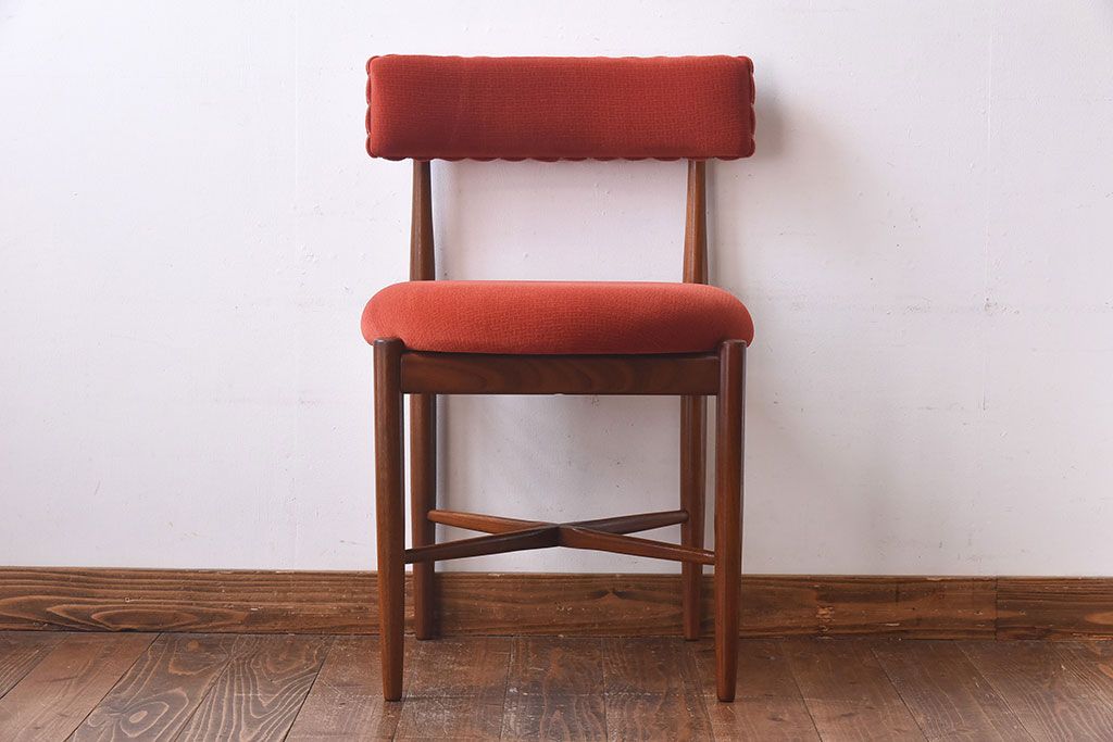 アンティーク家具　G-PLAN(ジープラン)　Fresco(フレスコ)　赤いファブリックが可愛いサーキュラーチェア(ダイニングチェア、椅子)(3)