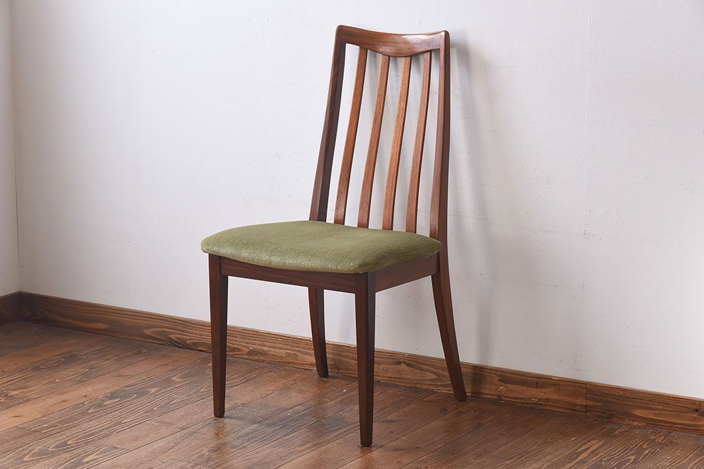 北欧家具　G-PLAN(ジープラン)　緩やかな曲線が魅力のダイニングチェア(椅子)