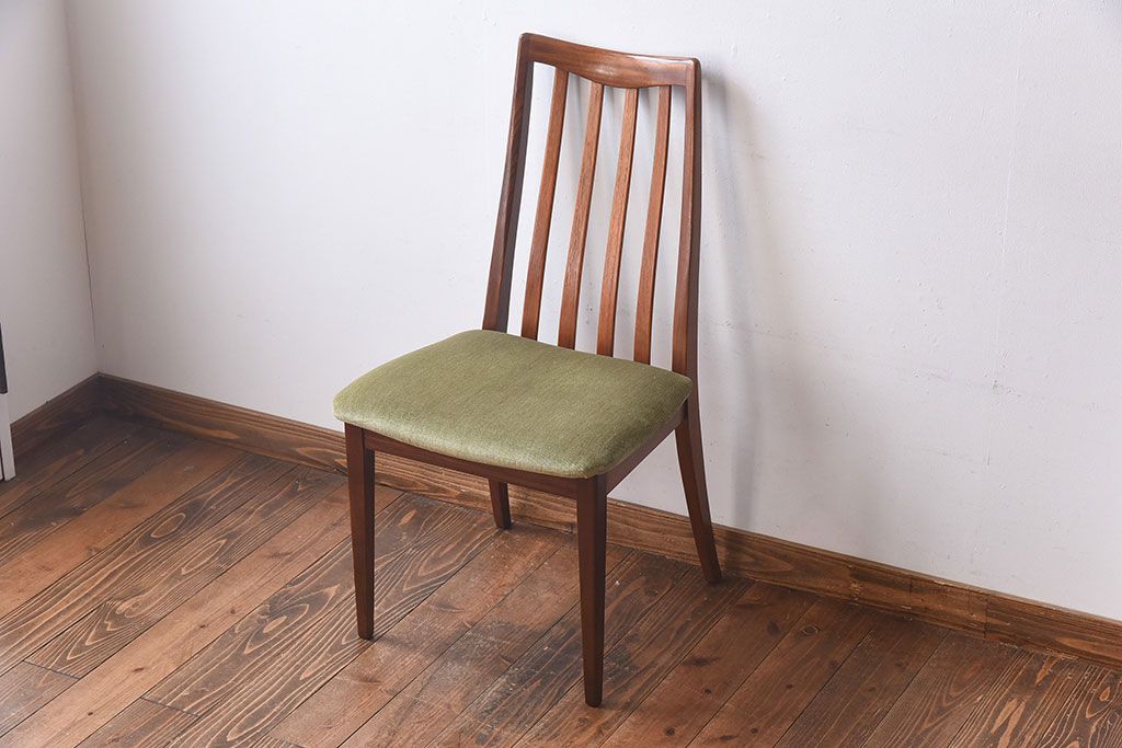 北欧家具　G-PLAN(ジープラン)　緩やかな曲線が魅力のダイニングチェア(椅子)