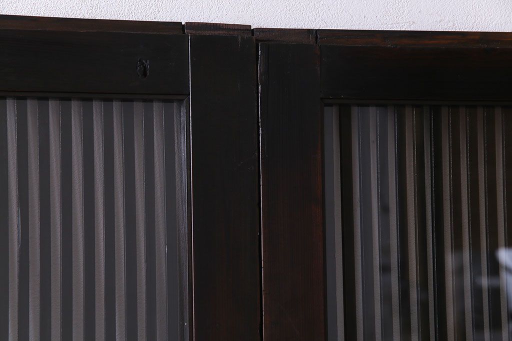和製アンティーク　艶のある質感と燻された風合いが魅力の格子戸(引き戸、建具)4枚セット