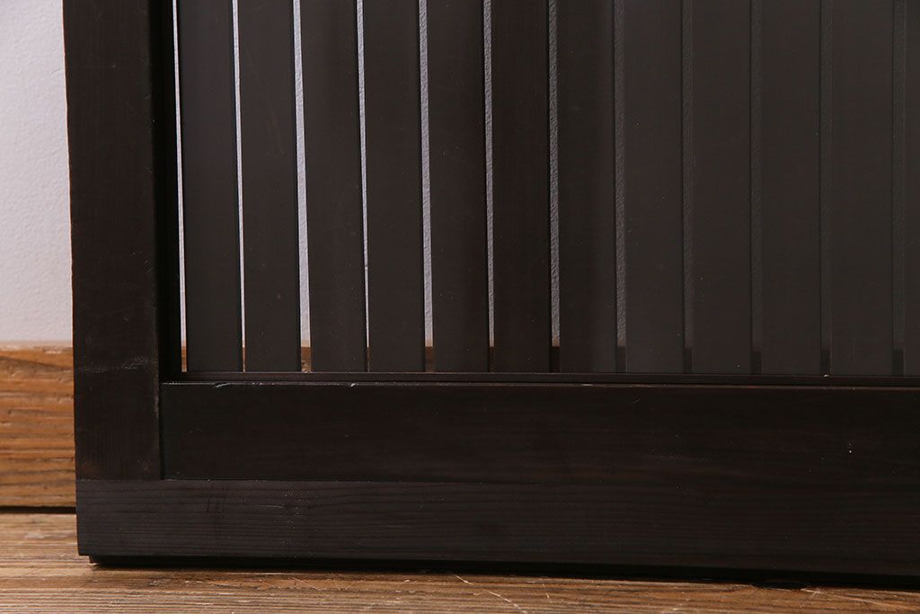 和製アンティーク　和の雰囲気を引き立てるシンプルな平格子戸(引き戸、建具)