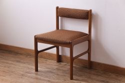 ヴィンテージ家具　北欧ビンテージ　チーク材　フレームの滑らかな質感が魅力のチェア(ダイニングチェア、椅子)(1)
