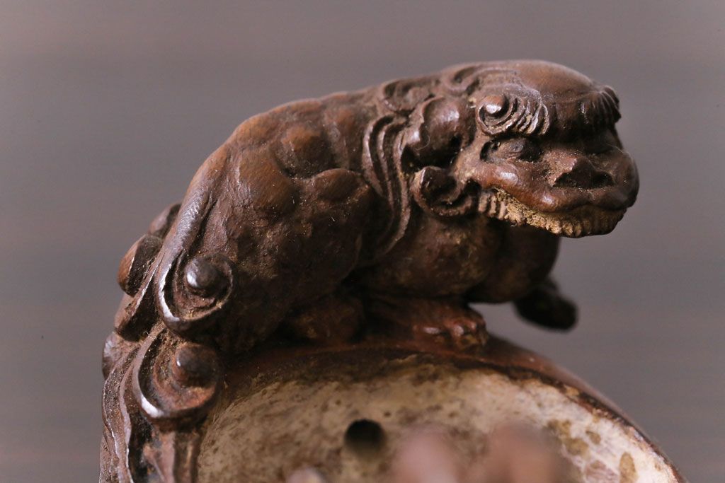 アンティーク雑貨　古民具・骨董　和製アンティーク　繊細な獅子彫刻が施された墨壺