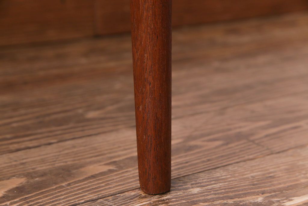 ヴィンテージ家具　北欧ビンテージ　チーク材　スタイリッシュなフォルムが格好いいダイニングチェア(椅子)(2)