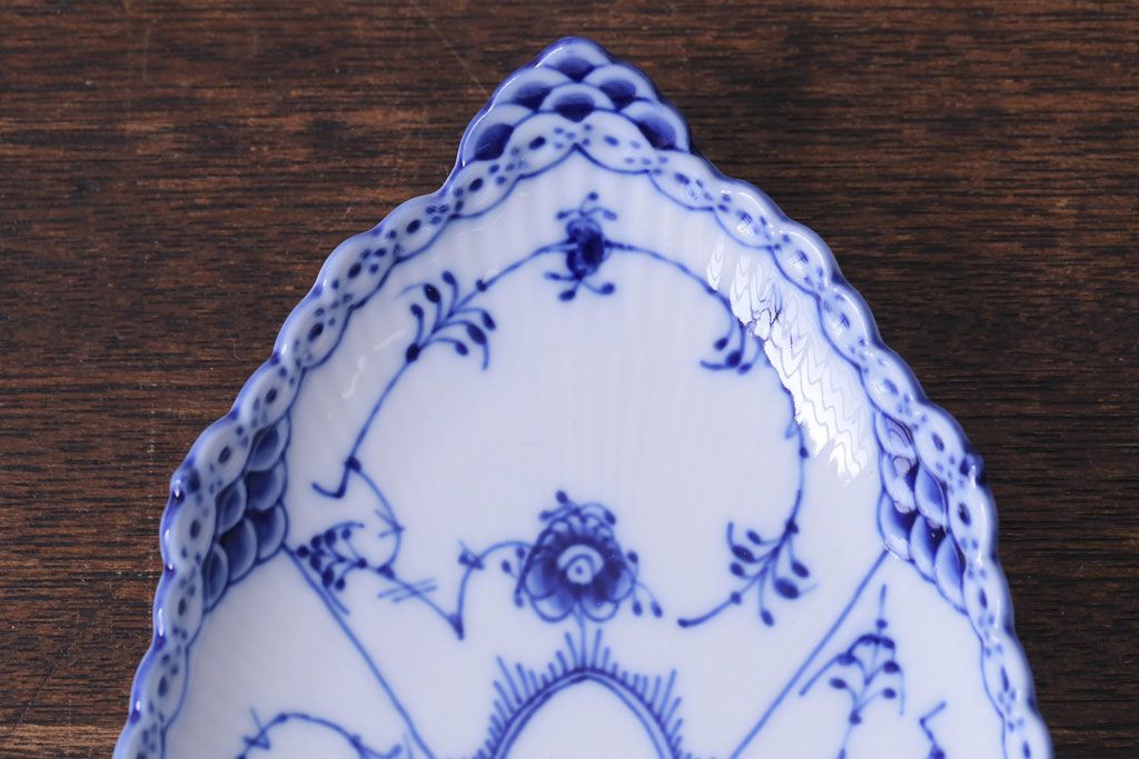 アンティーク雑貨　中古　ROYAL COPENHAGEN(ロイヤルコペンハーゲン)　ブルーフルーテッド　ハーフレース　ピックルディッシュ(オーバルプレート)