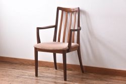 北欧家具　G-PLAN(ジープラン)　すっきりとして温かみのあるアームチェア(ダイニングチェア、椅子)(2)