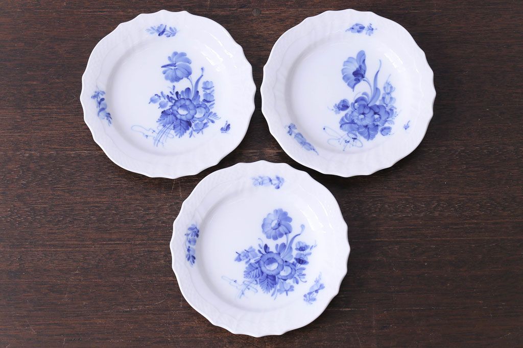 アンティーク雑貨　中古　ROYAL COPENHAGEN(ロイヤルコペンハーゲン)　ブルーフラワー　カーブ　17.5cmプレート(洋食器)3枚セット