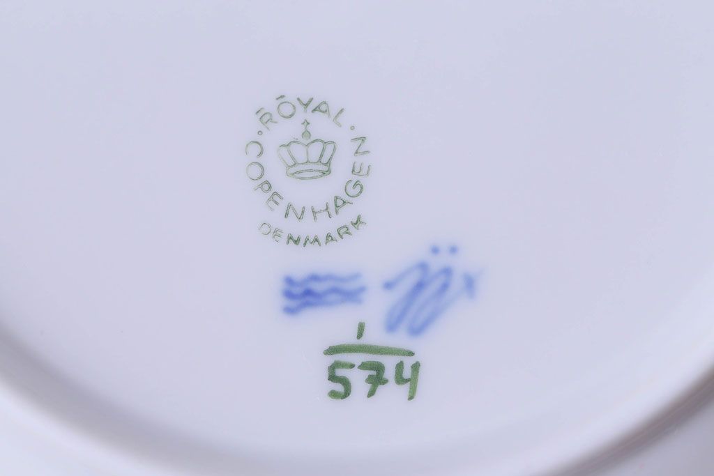 アンティーク雑貨　中古　ROYAL COPENHAGEN(ロイヤルコペンハーゲン)　ブルーフルーテッド　ハーフレース　17cmサラダプレート(廃盤品)2枚セット