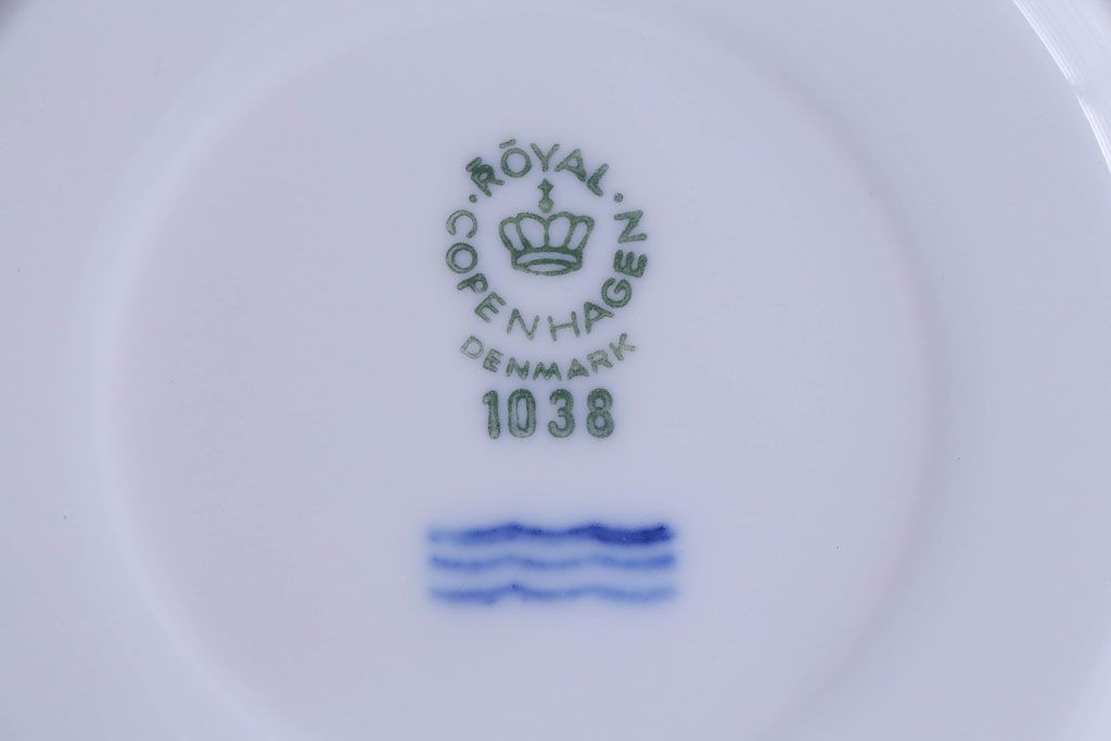 アンティーク雑貨　中古　ROYAL COPENHAGEN(ロイヤルコペンハーゲン)　ホワイト　フルレース　コーヒーカップ&ソーサー(廃盤品)