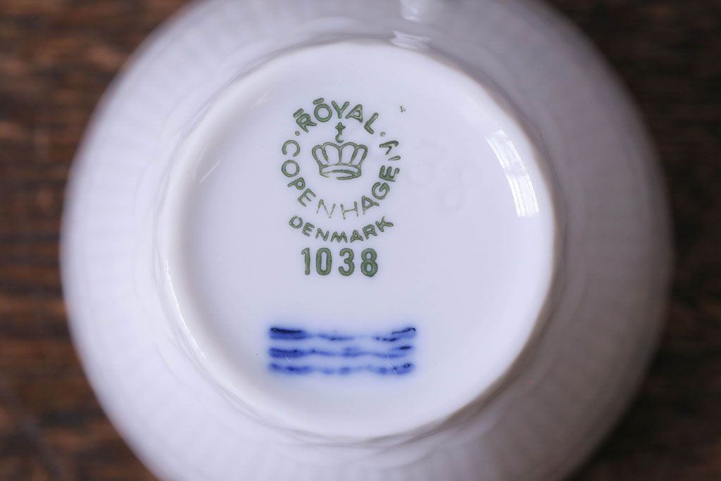 アンティーク雑貨　中古　ROYAL COPENHAGEN(ロイヤルコペンハーゲン)　ホワイト　フルレース　コーヒーカップ&ソーサー(廃盤品)