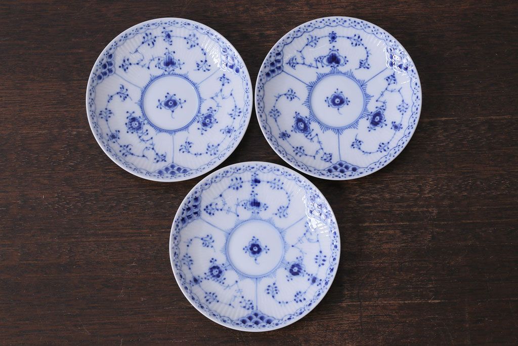 中古　ROYAL COPENHAGEN(ロイヤルコペンハーゲン)　ブルーフルーテッド　ハーフレース　ティーカップ&ソーサー3客セット