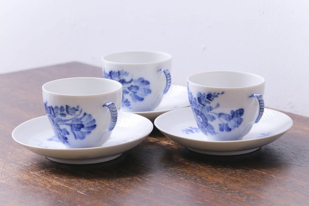 中古　ROYAL COPENHAGEN(ロイヤルコペンハーゲン)　ブルーフラワー　カーブ　コーヒーカップ&ソーサー(洋食器)3客セット