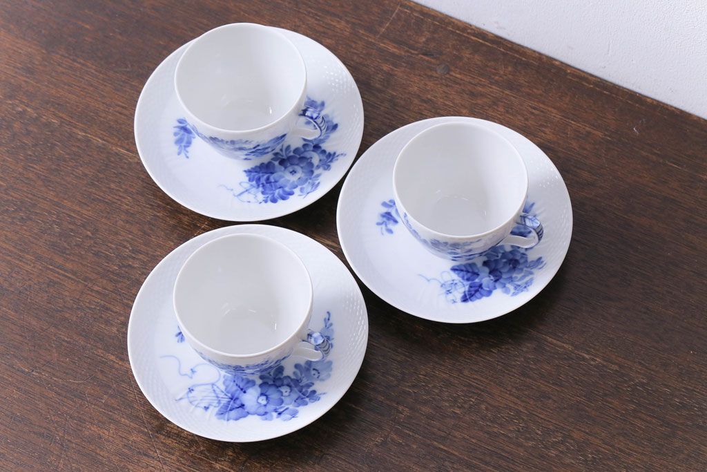 中古　ROYAL COPENHAGEN(ロイヤルコペンハーゲン)　ブルーフラワー　カーブ　コーヒーカップ&ソーサー(洋食器)3客セット