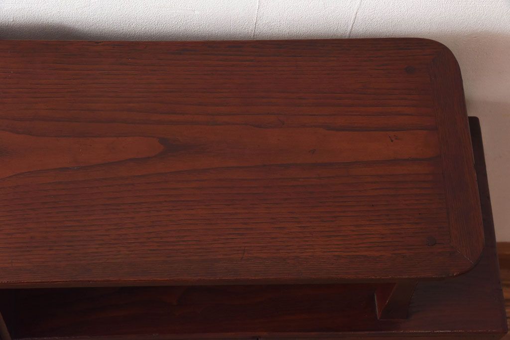 アンティーク家具　上手物!　栗材　繊細な意匠からこだわりが伝わるアンティーク飾り棚(収納棚)