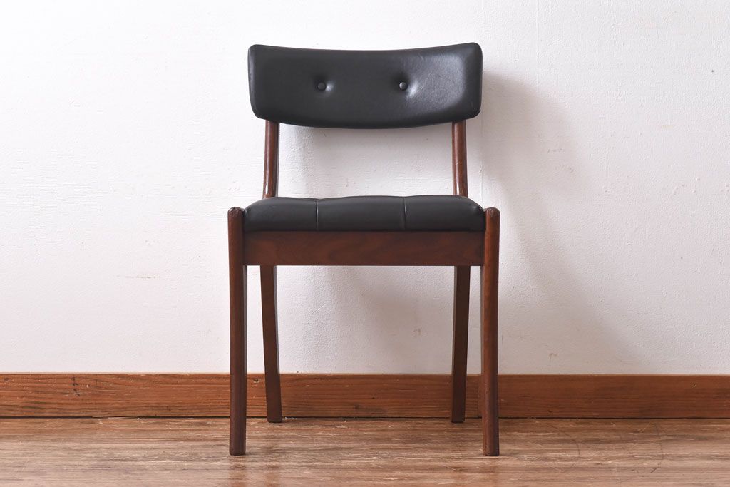 アンティーク家具 北欧・デンマーク ボタン付きの黒のレザーが アンティーク家具 北欧・デンマーク ボタン付きの黒のレザーが