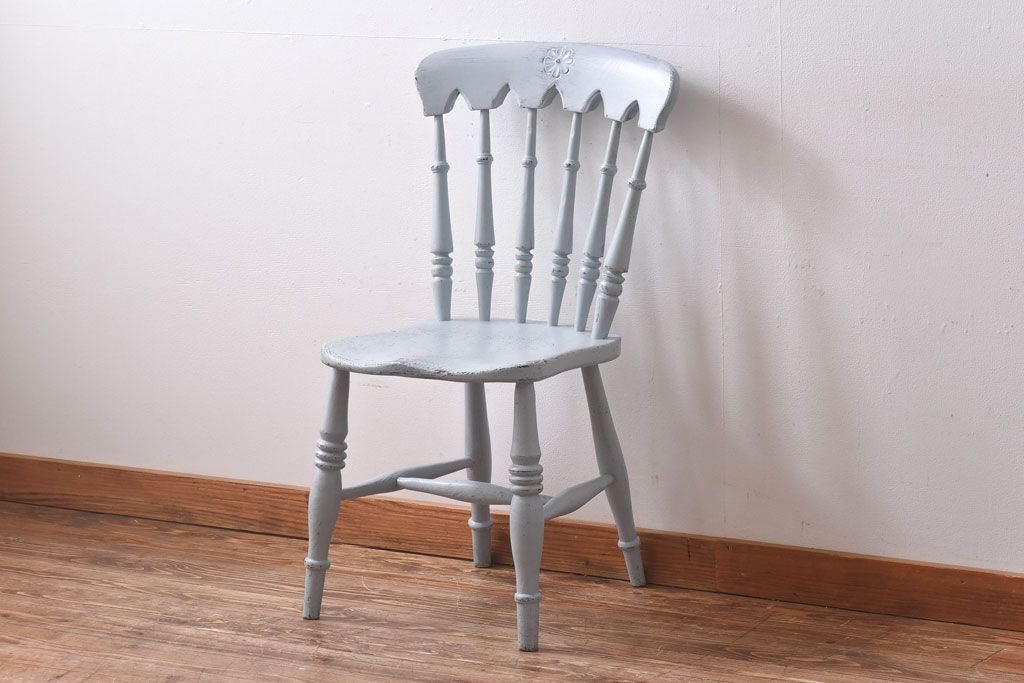 チャーチチェアを活かしてお部屋をカフェスタイルにする方法