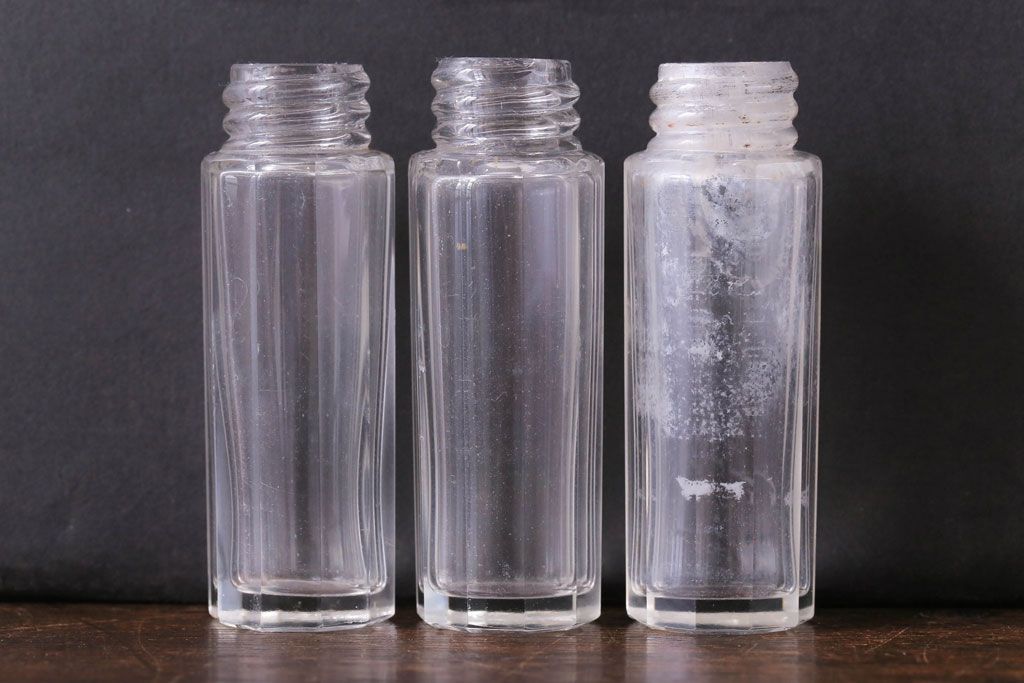 アンティーク雑貨　ヴィンテージ　シンプルなデザインの調味料シェーカー・ホルダーセット(ビンテージ)
