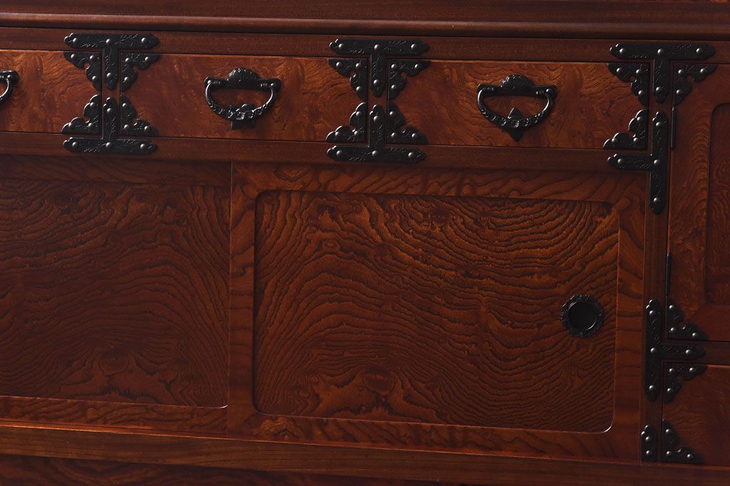 中古　桜木家具店製　本漆　岩谷堂箪笥　上質な和の雰囲気漂う鳴子型飾棚1号(収納棚)
