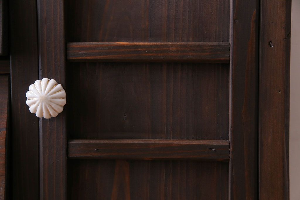 和製アンティーク　古材使用の横開き戸付きパタパタ収納棚(下駄箱、靴箱)