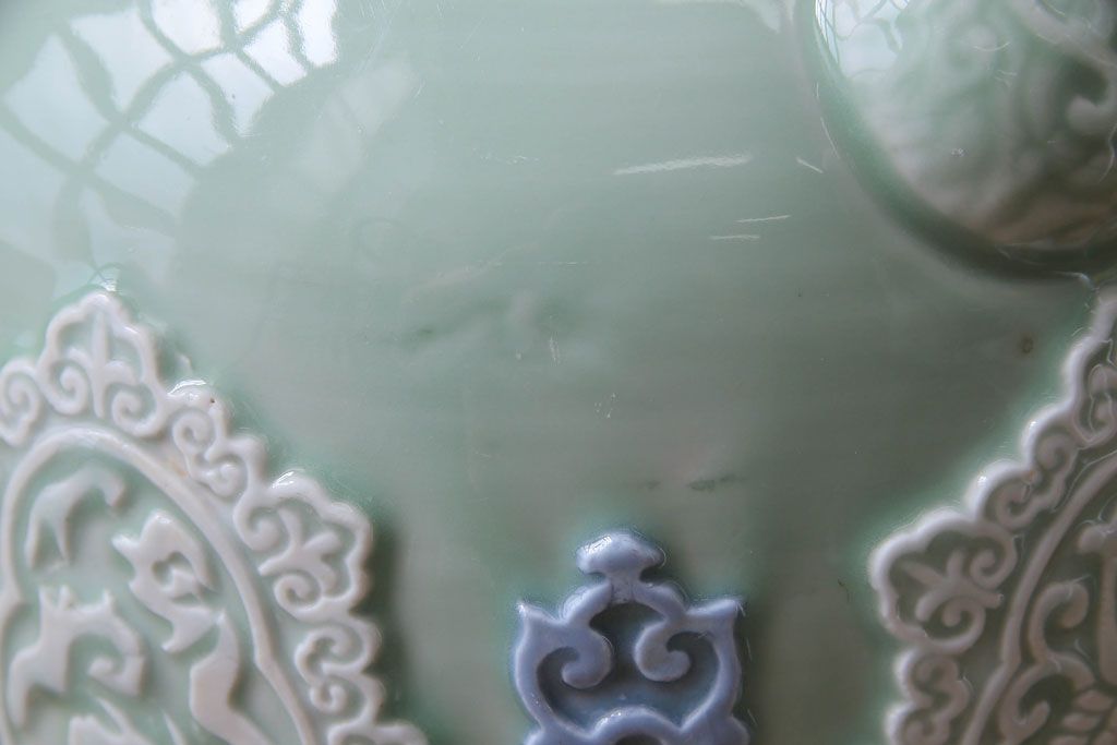 アンティーク雑貨　和製アンティーク　レトロな色合いの陽刻青磁盆栽鉢(植木鉢)