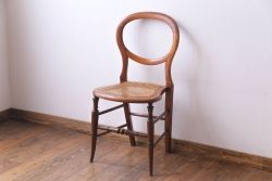 アンティーク家具　イギリスアンティーク　細身の脚がおしゃれなバルーンバックチェア(ダイニングチェア、椅子)(1)