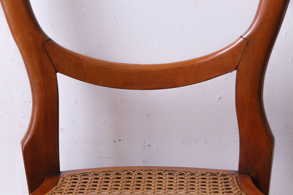 アンティーク家具　イギリスアンティーク　細身の脚がおしゃれなバルーンバックチェア(ダイニングチェア、椅子)(2)