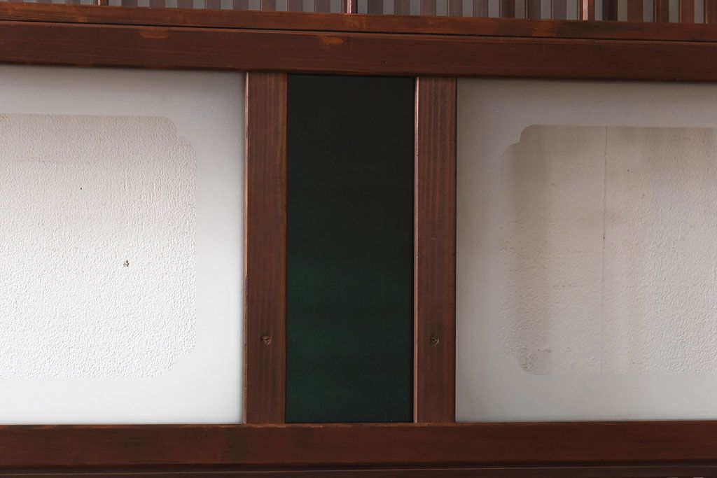 昭和中期　幅広!　板ガラス裏障子留め　色ガラスがアクセントのガラス入り格子戸(ガラス帯戸、引き戸、建具)2枚組(1)