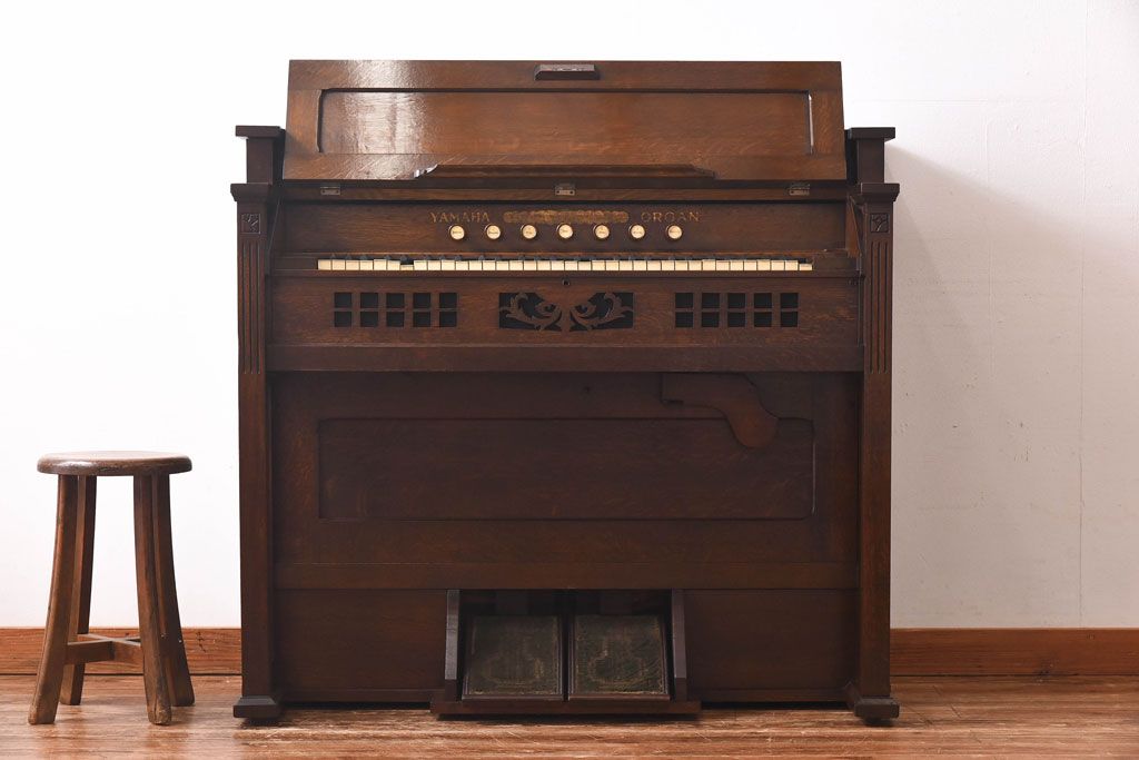 アンティーク雑貨　ジャンク品　YAMAHA(ヤマハ、日本楽器)　ナラ材製　ノスタルジックな佇まいのオルガン