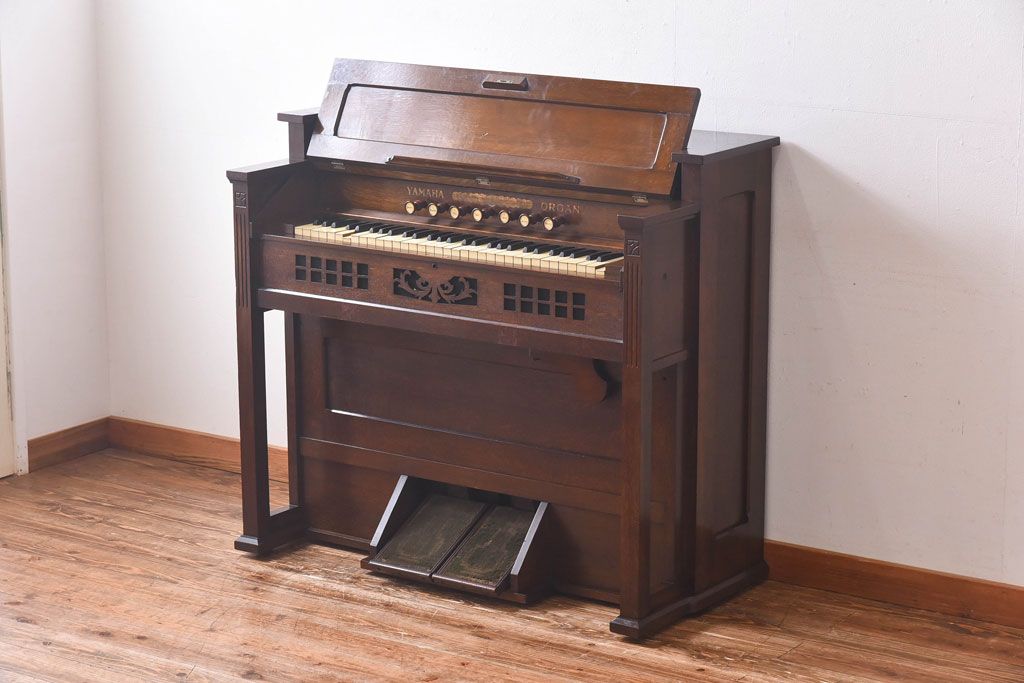 アンティーク雑貨　ジャンク品　YAMAHA(ヤマハ、日本楽器)　ナラ材製　ノスタルジックな佇まいのオルガン