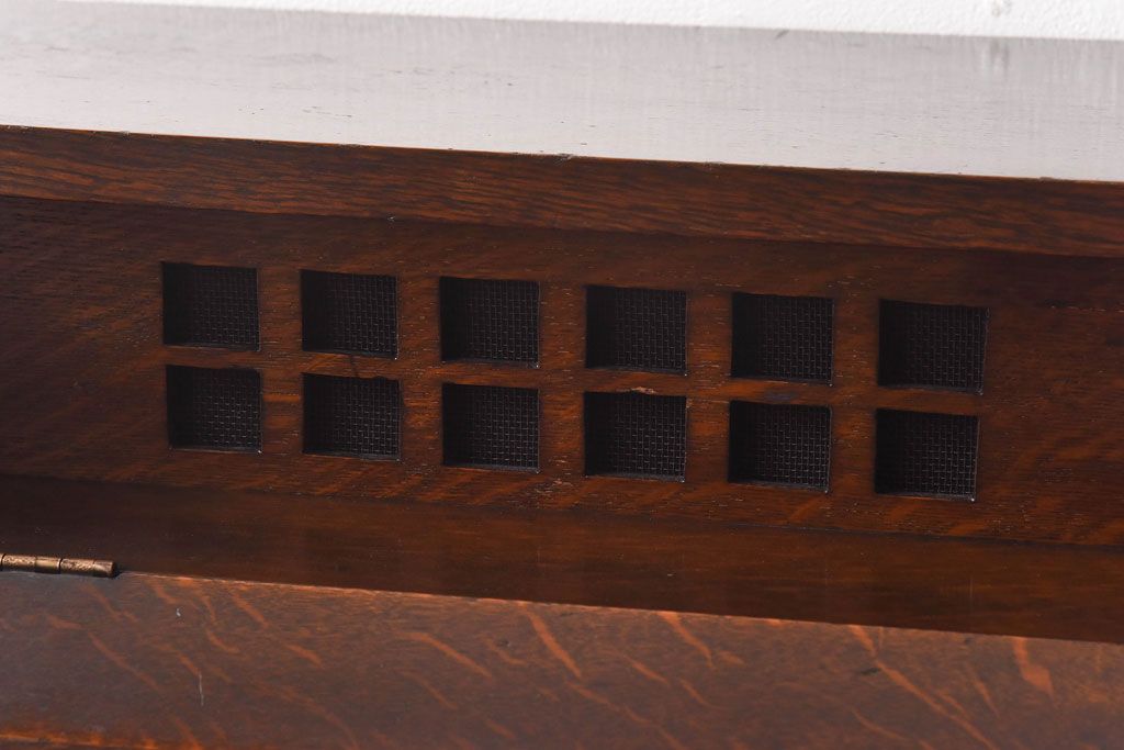 アンティーク雑貨　ジャンク品　YAMAHA(ヤマハ、日本楽器)　ナラ材製　ノスタルジックな佇まいのオルガン