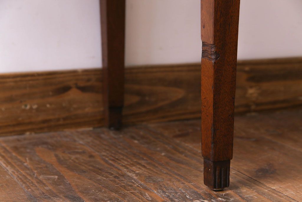 アンティーク家具　イギリスアンティーク　ウォールナット材　バーズアイが美しいアールデコ調のサイドキャビネット(収納棚、リビングボード、サイドテーブル)