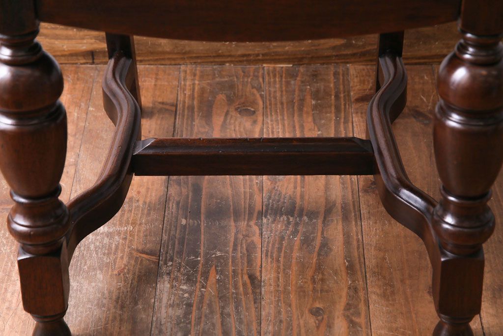 アンティーク家具　イギリスアンティーク　ウォールナット材 リボンのような背もたれがエレガントなチェア(ダイニングチェア、ワークチェア、椅子)