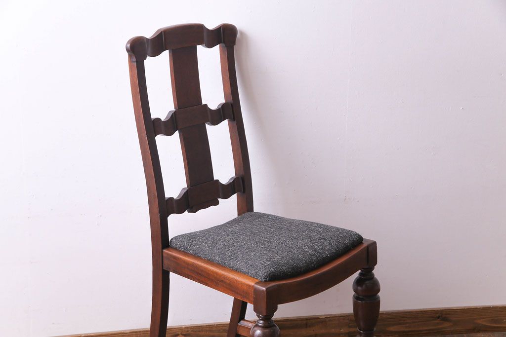 アンティーク家具　イギリスアンティーク　ウォールナット材 リボンのような背もたれがエレガントなチェア(ダイニングチェア、ワークチェア、椅子)(2)