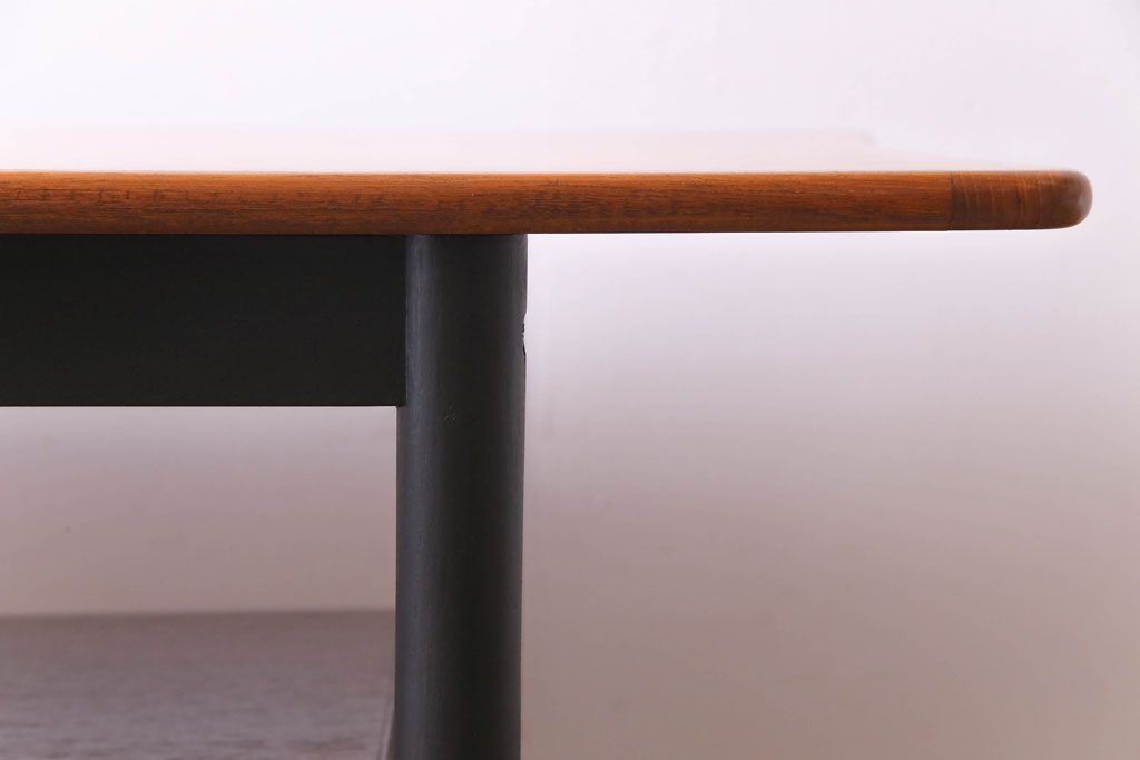 北欧ビンテージ　チーク材　ペイント家具　コントラストがスタイリッシュなセンターテーブル
