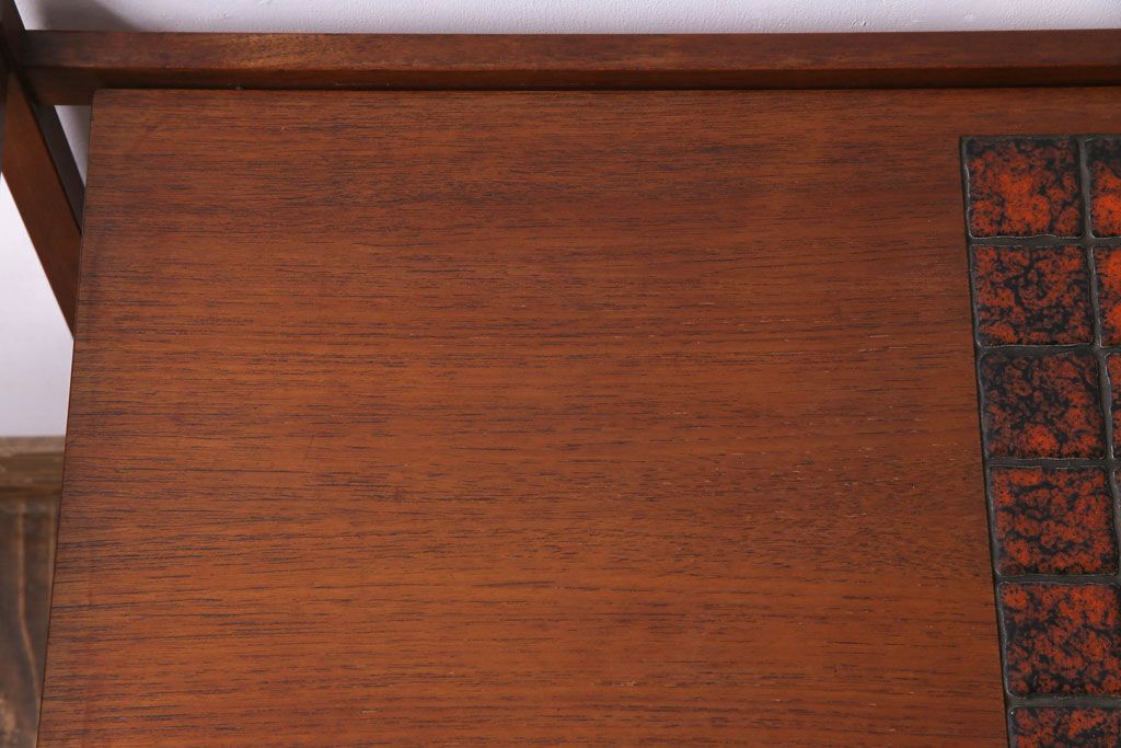 ヴィンテージ家具　北欧ビンテージ　チーク材　温もり感じる木味のキャスター付きトロリー(キッチンワゴン、サイドテーブル)