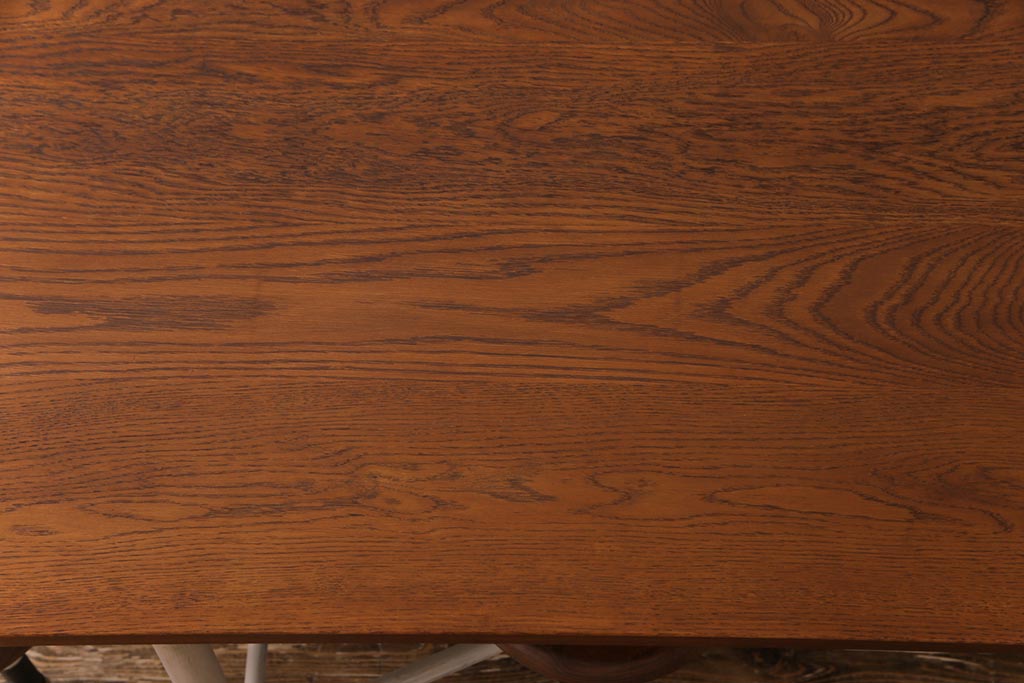 【オーダー家具実例】格納スツール6脚付きテーブルを新規製作しました。ラフジュ工房オリジナルの商品を参考に、ご希望サイズで再現。天板のホワイトオークの木色と、ペイントしたアンティークホワイトが相まってナチュラルな雰囲気に!(ダイニングテーブル、作業台、椅子)