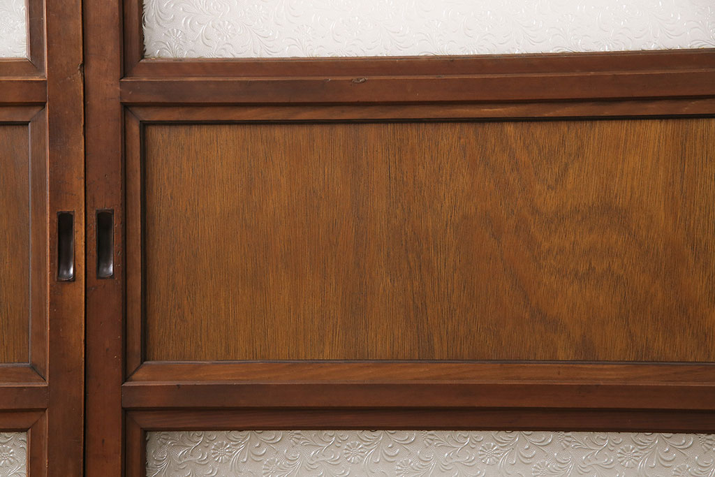 【加工実例】アンティークの帯戸2枚を高品質リペア。新材にて木枠と現状のガラス帯部分を木の板で製作し差し替えました。お品物に合わせて着色し、和の趣溢れる雰囲気に。(引き戸、建具)