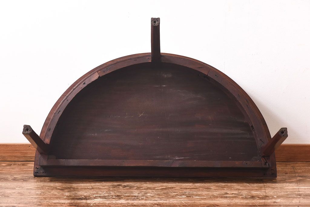 アンティーク家具　イギリスアンティーク　ウォールナット材　エレガントな半円形のコンソールテーブル(サイドテーブル、飾り台)